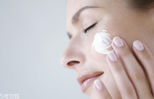 什么牌子的乳液好用 保養(yǎng)肌膚的最佳方法 什么牌子的乳液好用 保養(yǎng)肌膚的最佳方法