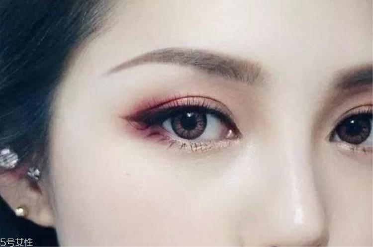 什么顏色的眼影顯白？這三種色號誰涂誰白