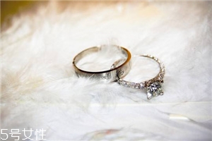 婚戒可以戴右手嗎？沒有明確的規(guī)定