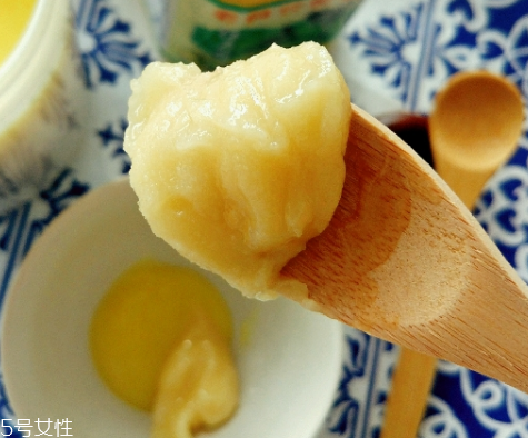 蜂王漿是什么味道？辣味跟酸味