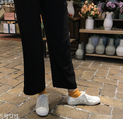 帆布鞋的白邊怎么刷才能白？白邊發(fā)黃這樣洗