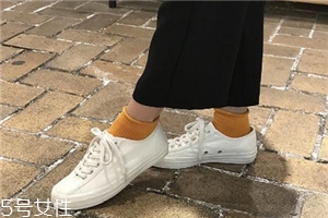 帆布鞋的白邊怎么刷才能白？白邊發(fā)黃這樣洗