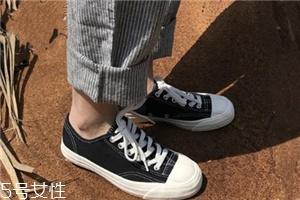 帆布鞋和板鞋有什么區(qū)別？帆布鞋板鞋大對比