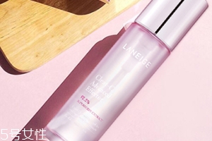 肌底液和爽膚水先用哪個？肌底液用在水之后