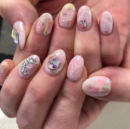 可撕指甲油哪個(gè)牌子好？女神都愛的六款健康指甲油