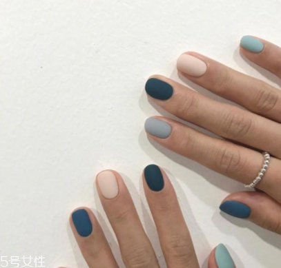 涂一次指甲油多久卸掉？最好是半個月卸掉
