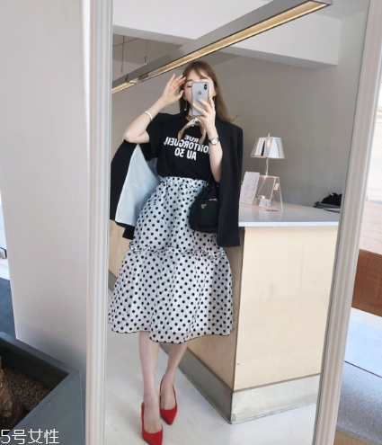 西裝配什么裙子好看？讓你美到挪不開眼