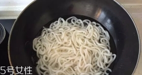 袋裝烏冬面怎么做好吃？地道日式烏冬面做法