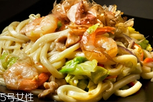 袋裝烏冬面怎么做好吃？地道日式烏冬面做法