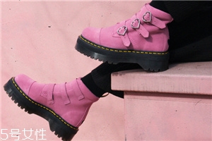 lazy oaf與dr.martens聯(lián)名厚底馬丁靴多少錢(qián)_在哪買(mǎi)？