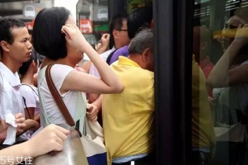女生體味重是什么原因？越老越重口味