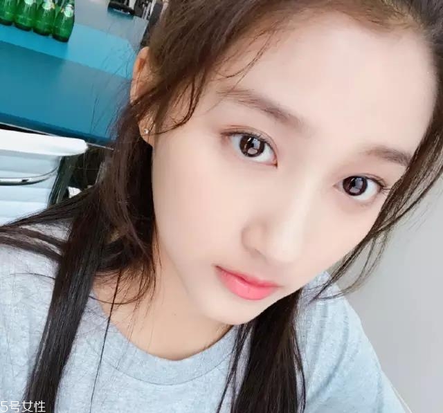 春天適合什么唇妝？4款簡單易上手的撩動(dòng)唇色