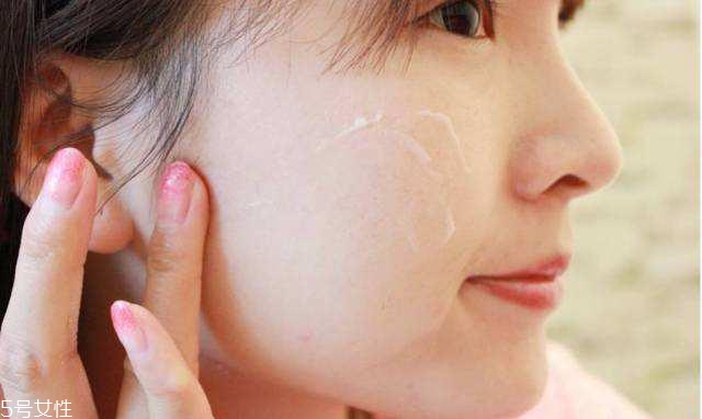 夏天油皮不能敷哪種面膜？這三種面膜越敷越油
