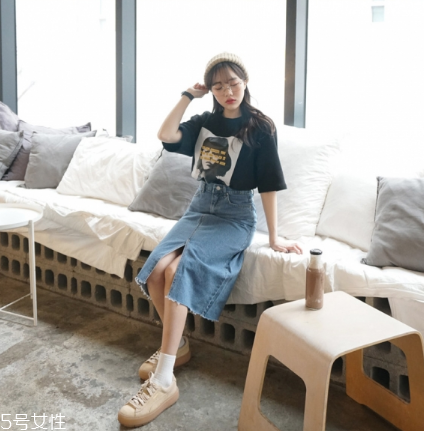 牛仔裙配什么上衣？最經(jīng)典的時尚穿搭