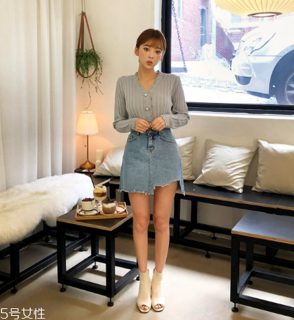 牛仔裙配什么上衣？最經(jīng)典的時尚穿搭