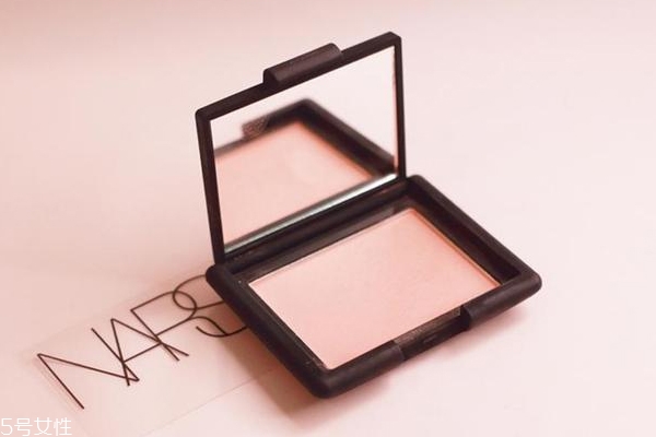 nars sex appeal腮紅干嗎？略飛粉不過可以接受