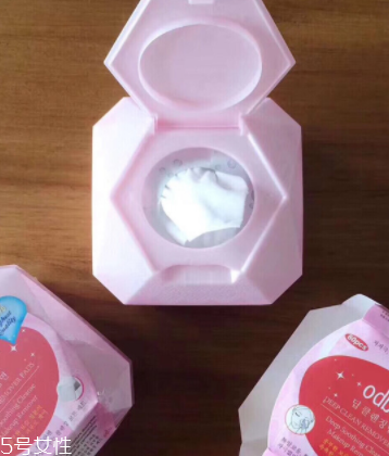 用完卸妝巾還用洗臉么？不洗凈會(huì)刺激皮膚