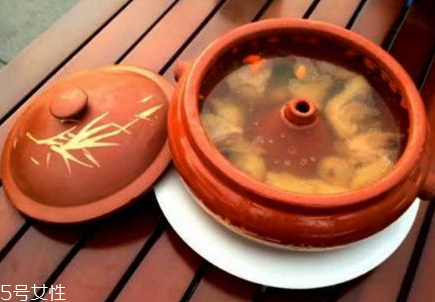 天麻燉雞可以放紅棗嗎 當(dāng)然可以 天麻燉雞可以放紅棗嗎 當(dāng)然可以