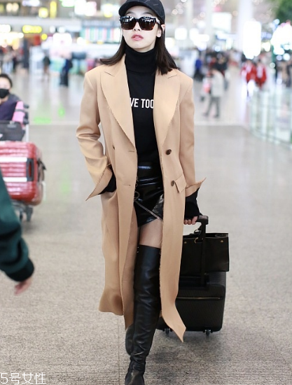 黑色打底衫怎么配衣服？時尚界的常青單品