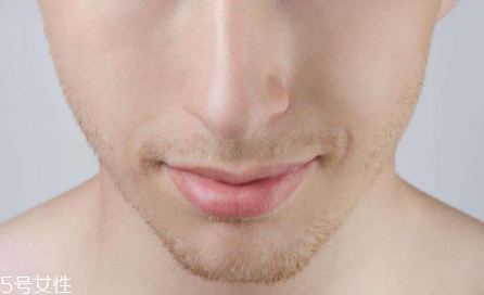 男生怎么化妝顯臉小？這4個(gè)地方化好秒帥