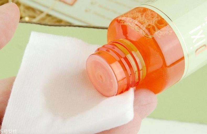 去角質(zhì)化妝水含酒精嗎？適合痘肌嗎？