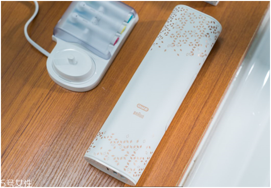 歐樂b電動牙刷怎么樣？四個刷頭很好用
