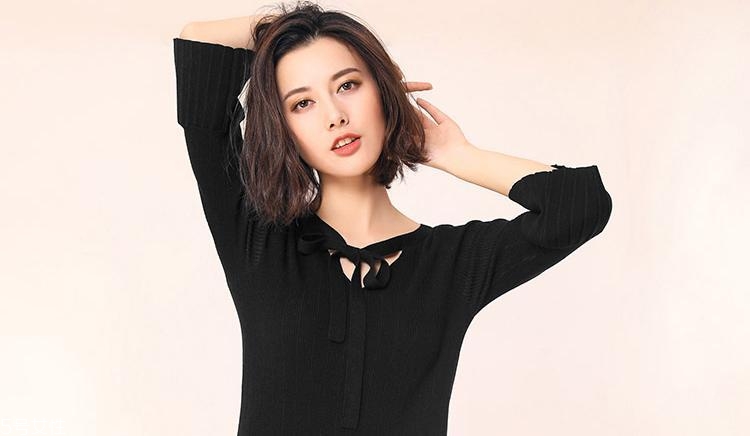 圓臉?lè)侥樳m合什么扎發(fā)？2018流行少女扎發(fā)