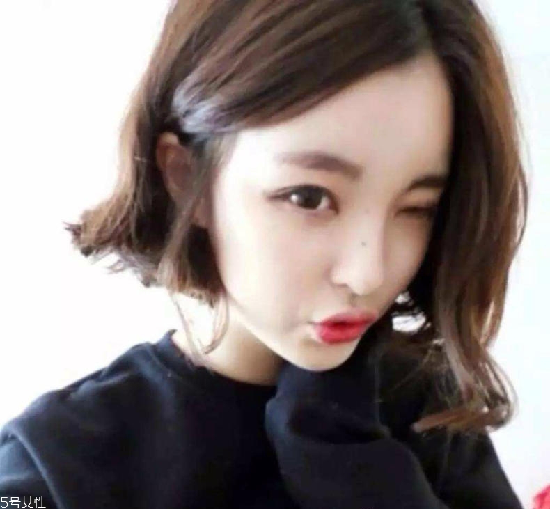 圓臉?lè)侥樳m合什么扎發(fā)？2018流行少女扎發(fā)