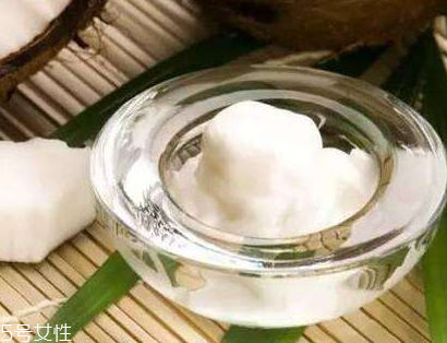椰子油是什么顏色的？有兩種顏色