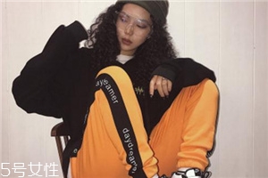 運(yùn)動(dòng)褲為什么洗了發(fā)紅？運(yùn)動(dòng)褲清洗方法要得當(dāng)