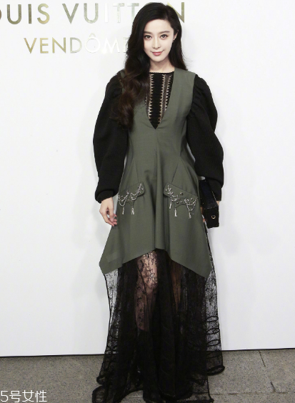 泡泡袖衣服怎么搭配？在大女人和小公舉之間自由轉(zhuǎn)換