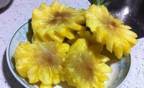 菠蘿里面發(fā)黑能吃嗎？切開菠蘿里面是黑色的怎么回事？