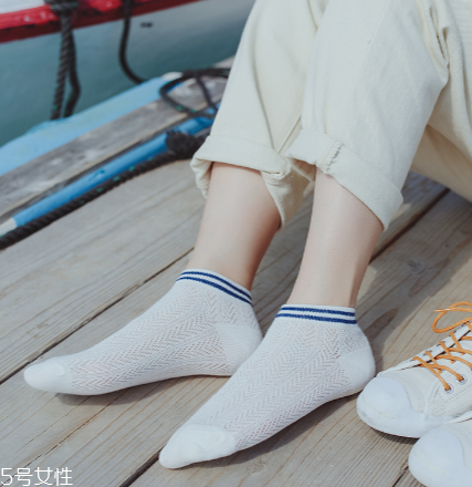 襪子能放在洗衣機洗嗎？襪子最好手洗