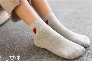 襪子能放在洗衣機洗嗎？襪子最好手洗