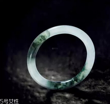 玉手鐲斷了怎么修復(fù)？玉手鐲佩戴要當(dāng)心