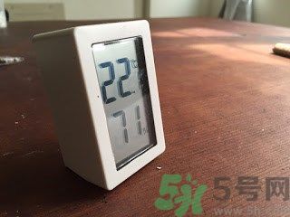 家里地板返潮怎么辦？墻上流水是怎么回事？