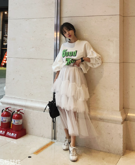 長(zhǎng)袖t恤怎么搭配？屬于你的最佳出門(mén)穿搭