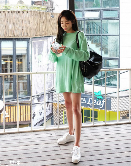 長(zhǎng)袖t恤怎么搭配？屬于你的最佳出門(mén)穿搭