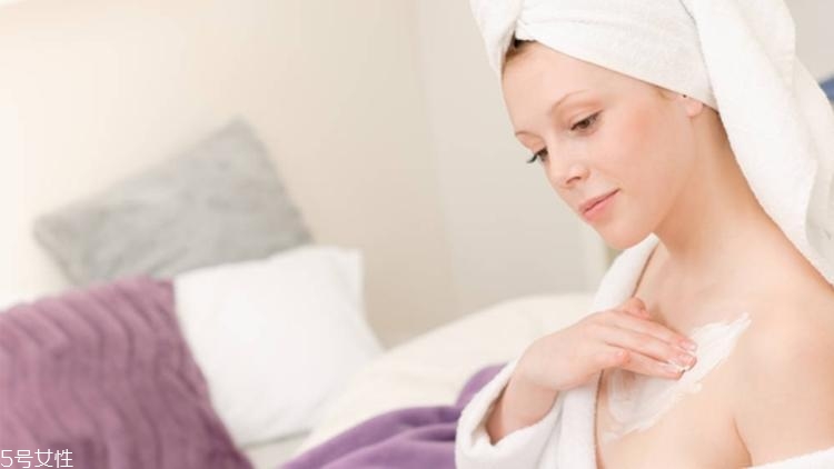 皮膚狀態(tài)很差怎么調(diào)理 美容油跑來幫忙 皮膚狀態(tài)很差怎么調(diào)理 美容油跑來幫忙