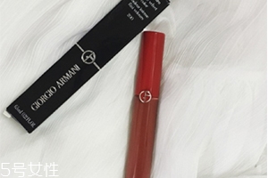 阿瑪尼紅管唇釉200是什么顏色？阿瑪尼紅管200唇部試色