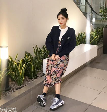 印花連衣裙配什么鞋子？印花連衣裙搭配鞋子圖片
