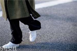 小白鞋有折痕怎么辦？小白鞋上的折痕消除方法