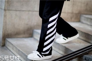 小白鞋有點頂腳怎么辦？小白鞋頂腳的解決方案