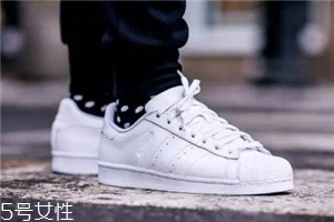 小白鞋曬黃了怎么辦？小白鞋曬黃了這樣恢復(fù)