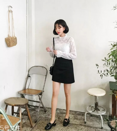黑色半身裙怎么搭配？黑色半身裙搭配技巧