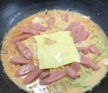 牛奶辛拉面煮多久？牛奶辛拉面牛奶和水的比例