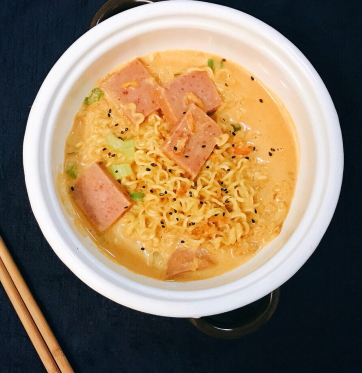 網(wǎng)紅牛奶辛拉面好吃嗎？牛奶辛拉面是黑暗料理嗎