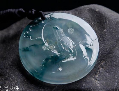 翡翠可以戴著洗澡嗎？翡翠洗澡能戴嗎