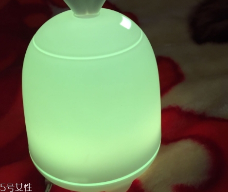 香薰機(jī)可以加香水嗎？香薰機(jī)香水可以代替精油嗎