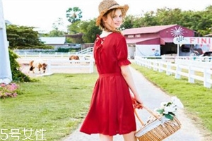 下半身胖怎么搭配衣服？下半身胖穿搭技巧